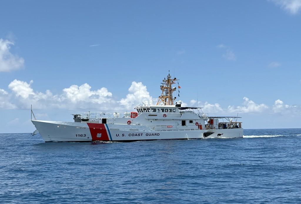Photo of Coast Guard Cutter Jeffrey Palazzo underway